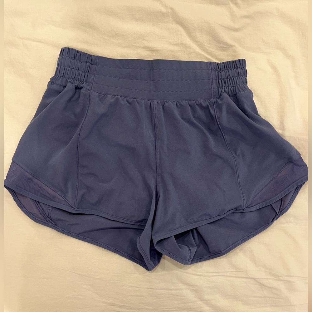 lululemon size 4 blue hotty hot short (2.5”)